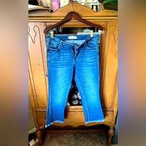 Women’s Kancan cropped flair bottom jeans